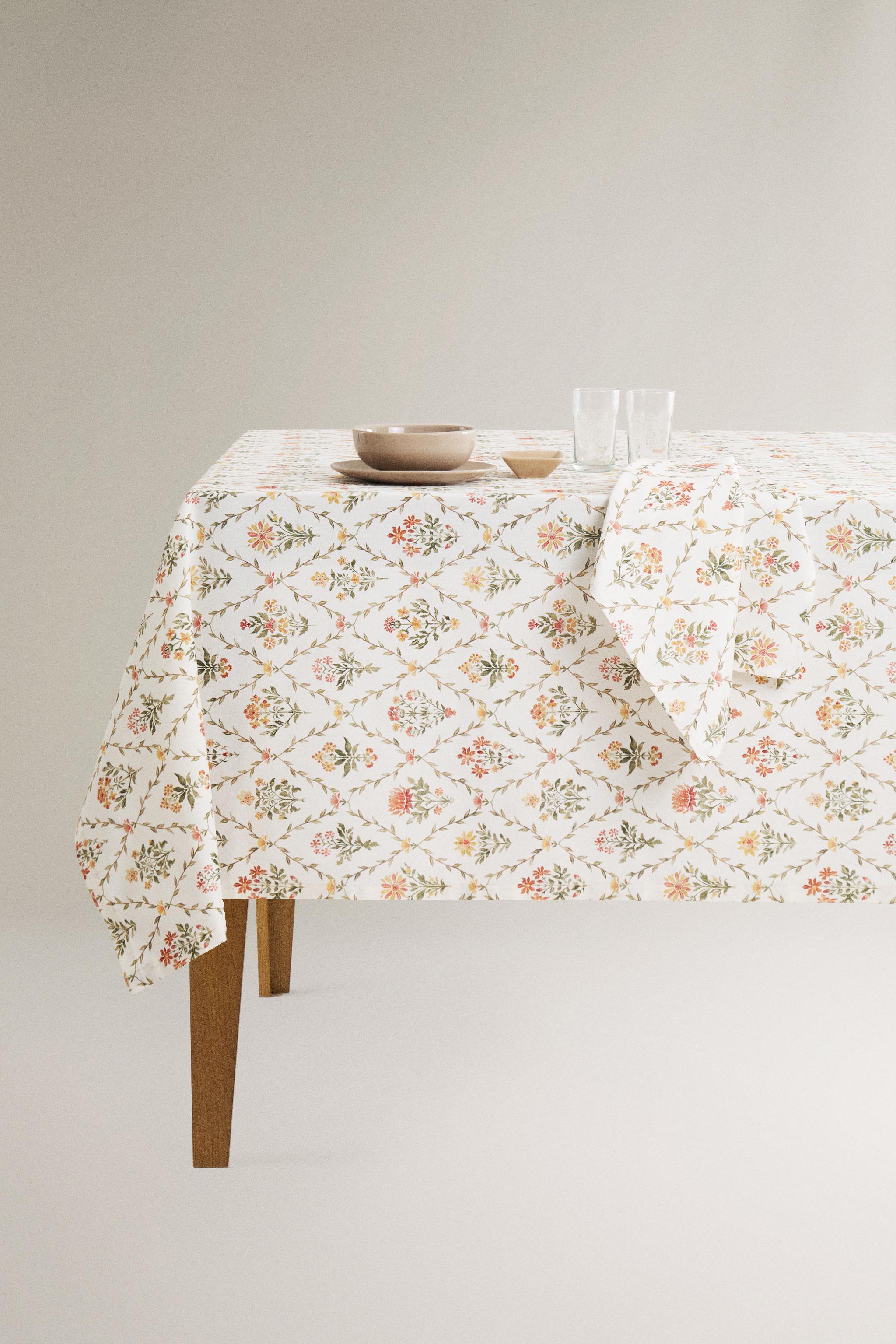 FLORAL PRINT TABLECLOTH